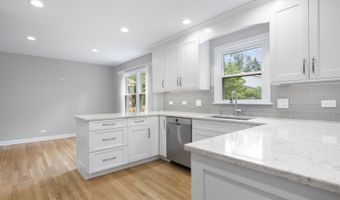 5 S Windsor Dr, Arlington Heights, IL 60004