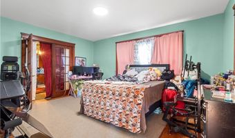 51 Oakland Ave, Cranston, RI 02910