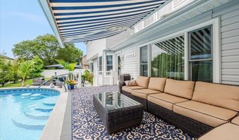 18 South Plz, Amity Harbor, NY 11701