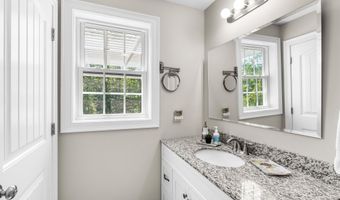 39 Pineview Dr, Candia, NH 03034