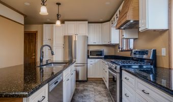 104 Lakewood Dr, Antioch, IL 60002