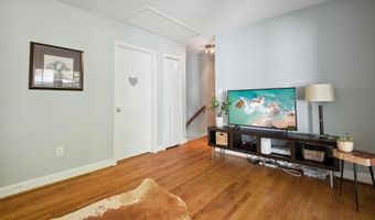 9202 BULLS RUN Pkwy, Bethesda, MD 20817