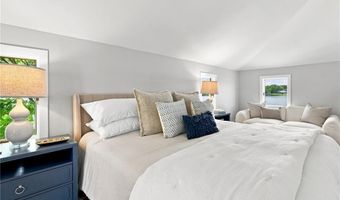 32 King Philip Ave, Barrington, RI 02806