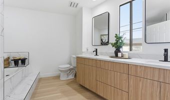 10820 Holman Ave 204, Los Angeles, CA 90024