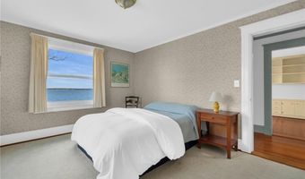 4 Van Zandt Ave, Newport, RI 02840