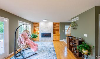 2321 Sundown Dr, Ames, IA 50014