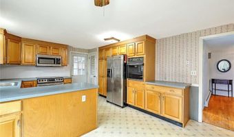 86 Rogers Ave, Barrington, RI 02806