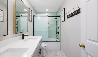 64 Fieldstone Ln, North Kingstown, RI 02874