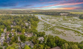 2 Creeks End Ln, Beaufort, SC 29902
