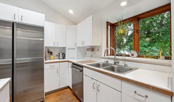10 Pleasant Point Rd, Branford, CT 06405
