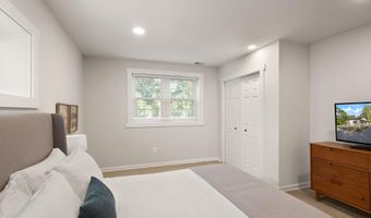 7324 AUBURN St, Annandale, VA 22003