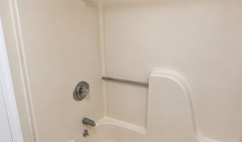 13 Armstrong Pl, Bridgeport, CT 06608