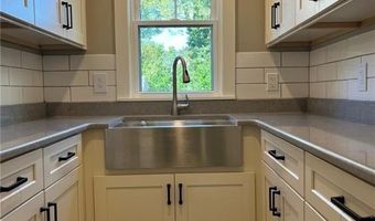 65 Burton St 1, Bristol, RI 02809