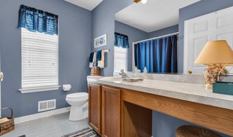 18 Peaksail Dr, Bayville, NJ 08721