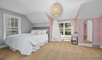 4936 W Village Trl SE, Ada, MI 49301
