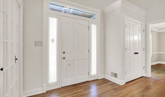 9015 Admirals Pointe Dr, Indianapolis, IN 46236