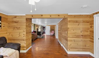 6 North Rd, Foster, RI 02825