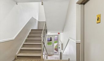 10518 WEYMOUTH St 102, Bethesda, MD 20814