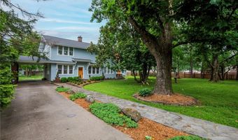 901 McCollum Dr, Bentonville, AR 72712