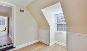 8908 GRANT St, Bethesda, MD 20817