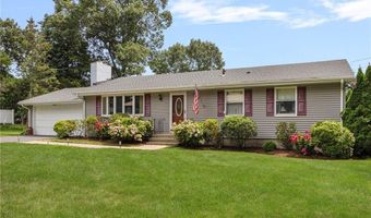 68 Birchwood Dr, Narragansett, RI 02882