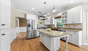 13 Victorian Woods Dr, Atlantic Highlands, NJ 07716