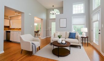 2015 N Silver Lake Rd 1, Arlington Heights, IL 60004