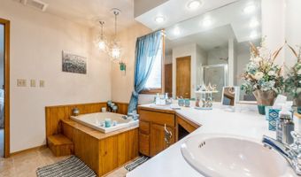 609 4th Ave NW, Altoona, IA 50009
