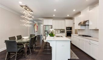1616 Prestwick Ln, Dunwoody, GA 30338