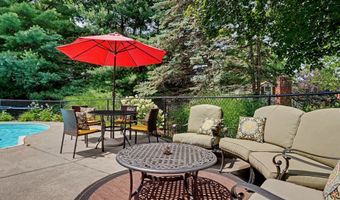 10 Crest Rd, Danbury, CT 06811