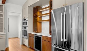 2 Stone Bridge Dr, Middletown, RI 02842
