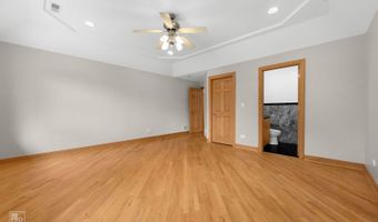 1017 E Red Oak St, Addison, IL 60101