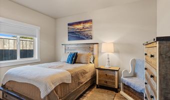 875 12TH St, Bandon, OR 97411