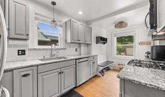 1052 Parkside Dr, Alliance, OH 44601