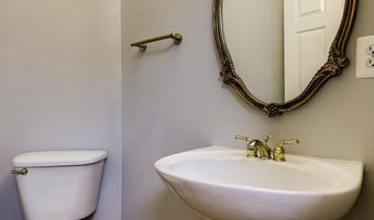 953 HARRISON Cir, Alexandria, VA 22304