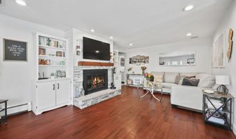 28 W Park Ave, Belford, NJ 07718