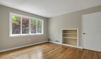 16 Old Manchester Rd, Amherst, NH 03031