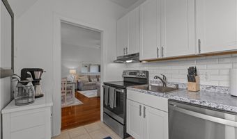 434 Bellevue Ave 3A, Newport, RI 02840