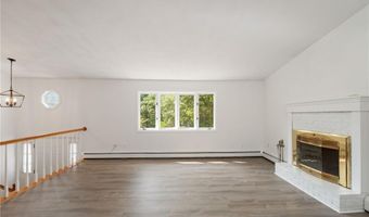 34 Winsor Ave, Johnston, RI 02919