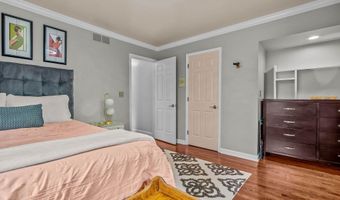 11806 E Arbor Dr, Anchorage, KY 40223