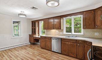 79 Spencer St, Agawam, MA 01001