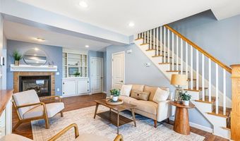 15 Shore Dr, Barrington, RI 02806