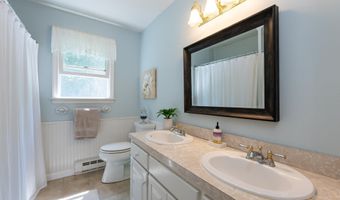28 Woodland Dr, Amherst, NH 03031