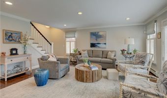 110 Lake View Rd, Cranston, RI 02920