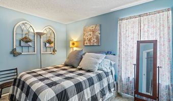 5 Brentwood Dr, Bayville, NJ 08721