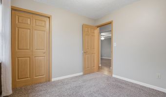 626 Willow Dr, Aberdeen, SD 57401