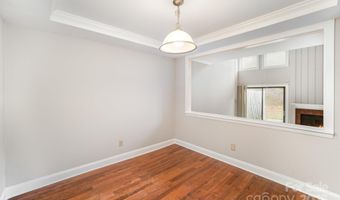 7925 Charter Oak Ln, Charlotte, NC 28226