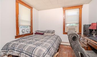 52 Planet Ave, East Providence, RI 02915