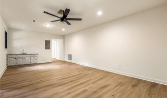 1 Adams Ln, Bella Vista, AR 72715