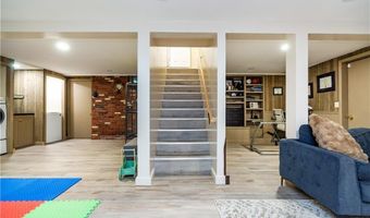 41 Mount View Ave, North Kingstown, RI 02852